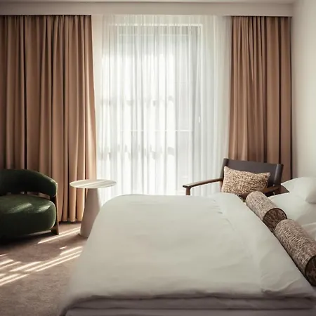 Savoy Hotel 4*