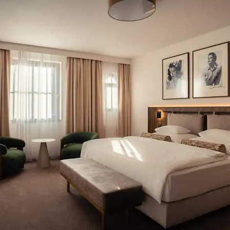 Savoy Hotel 4*